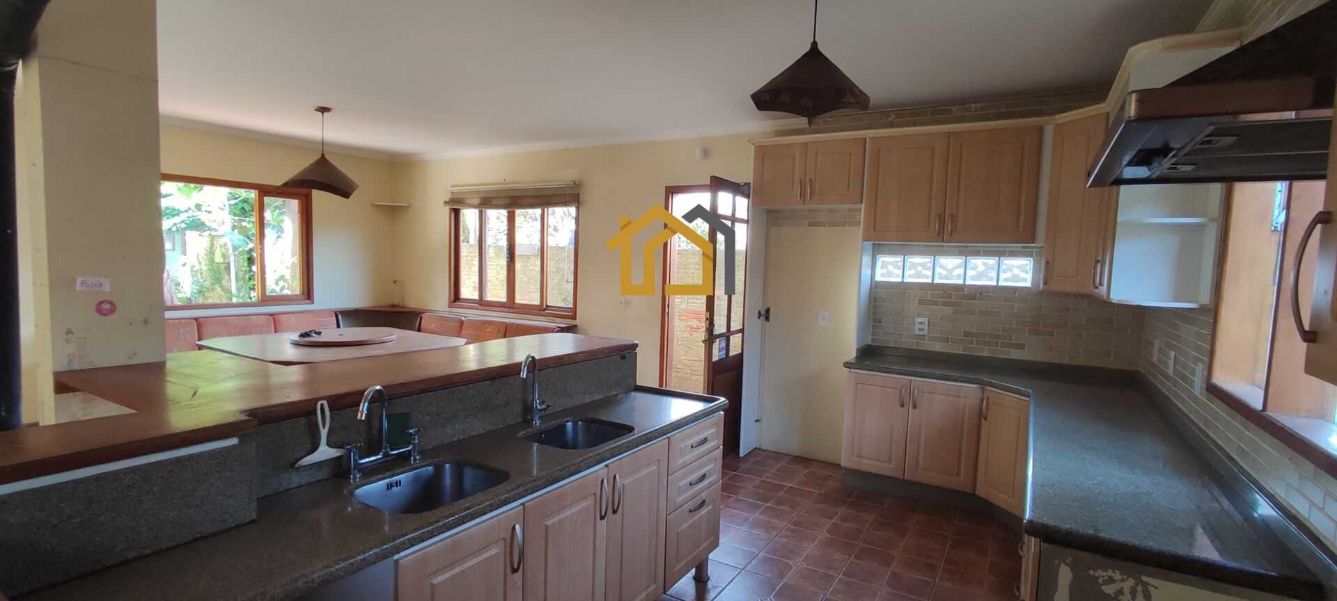 Casa à venda com 4 quartos, 200m² - Foto 7