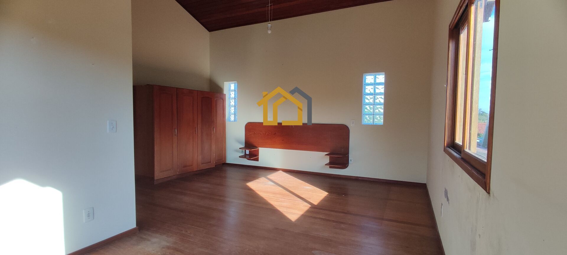 Casa à venda com 4 quartos, 200m² - Foto 18