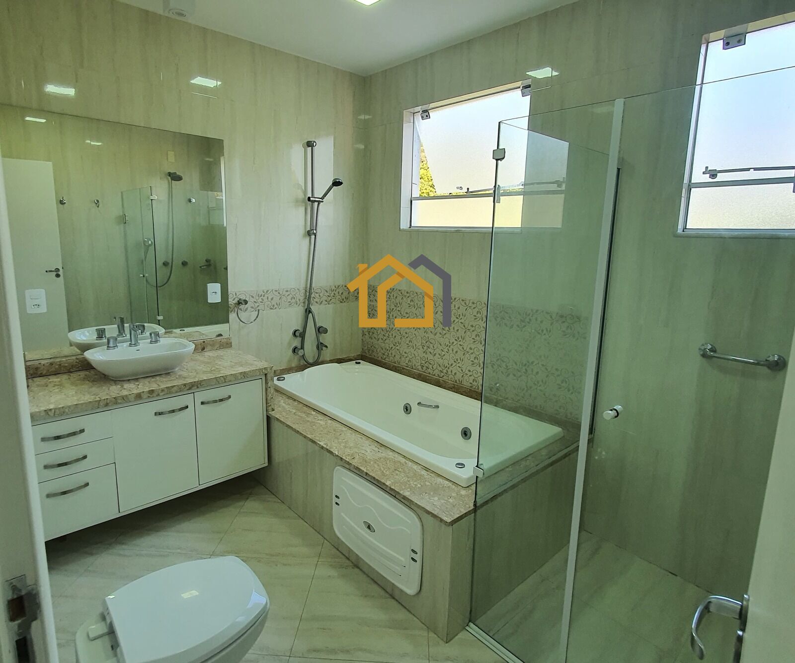 Casa à venda com 4 quartos, 224m² - Foto 14