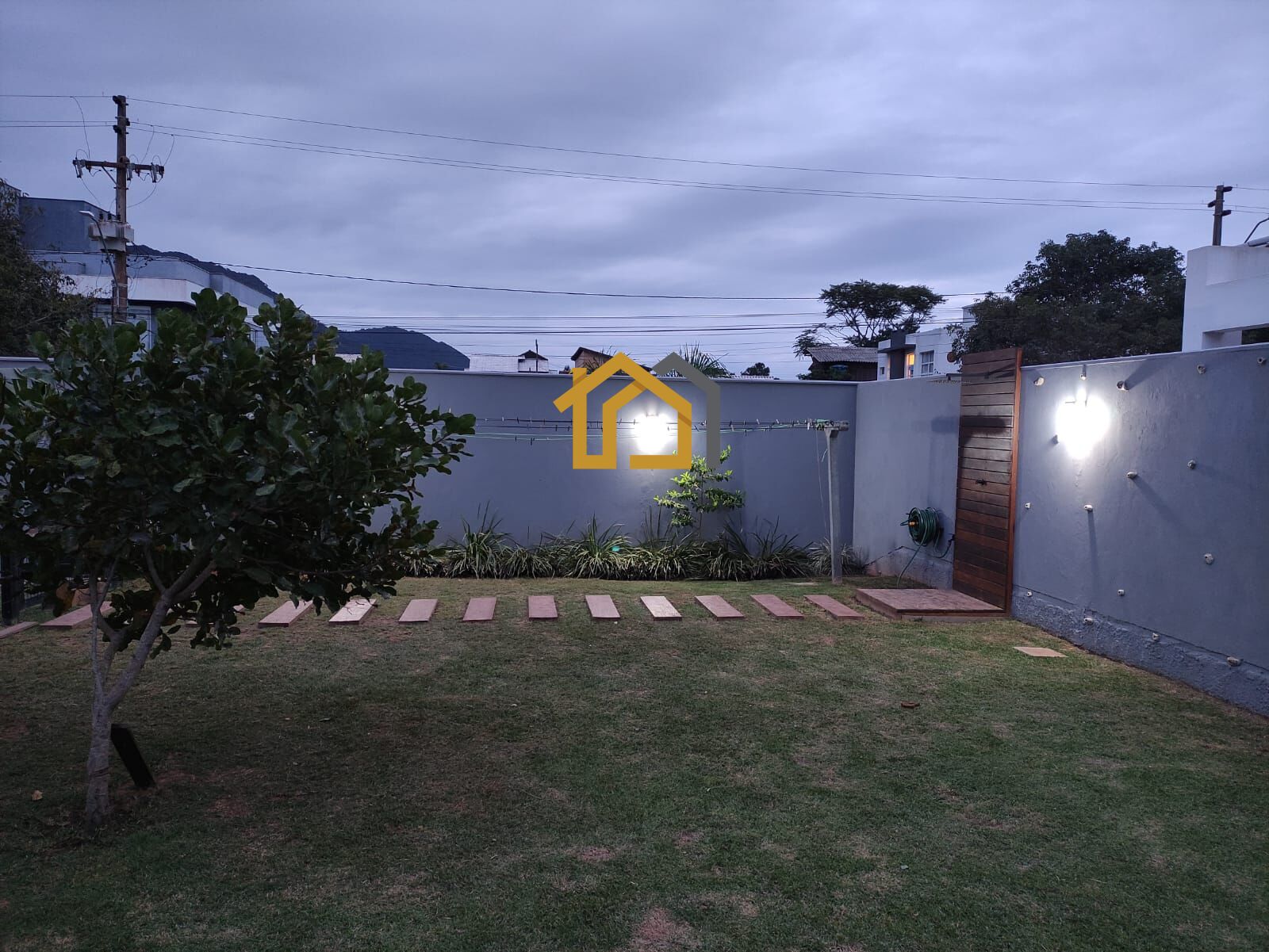 Casa à venda com 2 quartos, 105m² - Foto 4