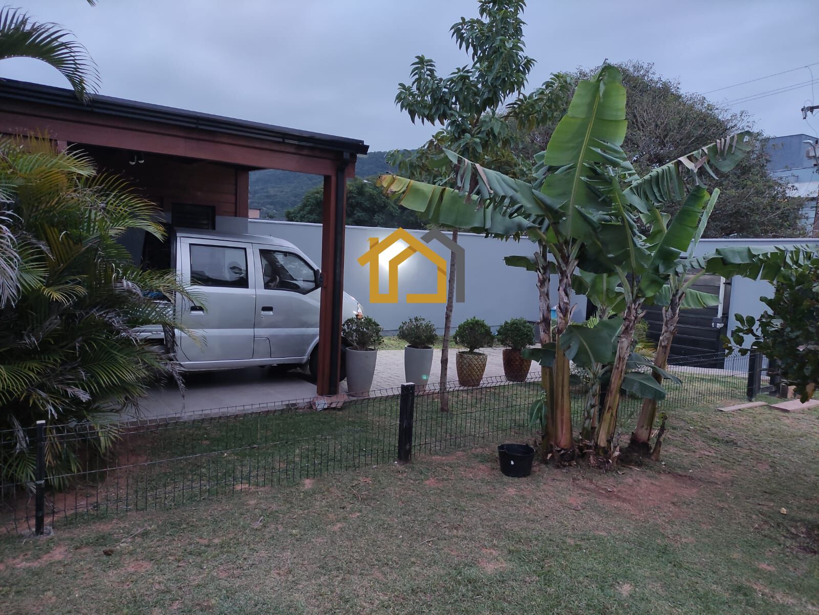 Casa à venda com 2 quartos, 105m² - Foto 2