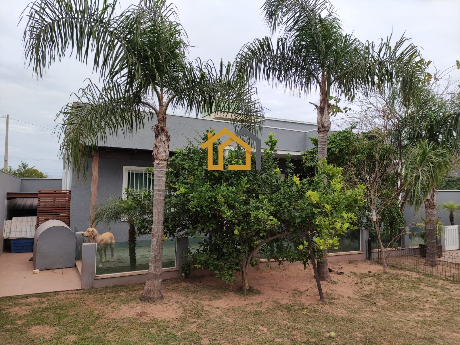 Casa à venda com 2 quartos, 105m² - Foto 1