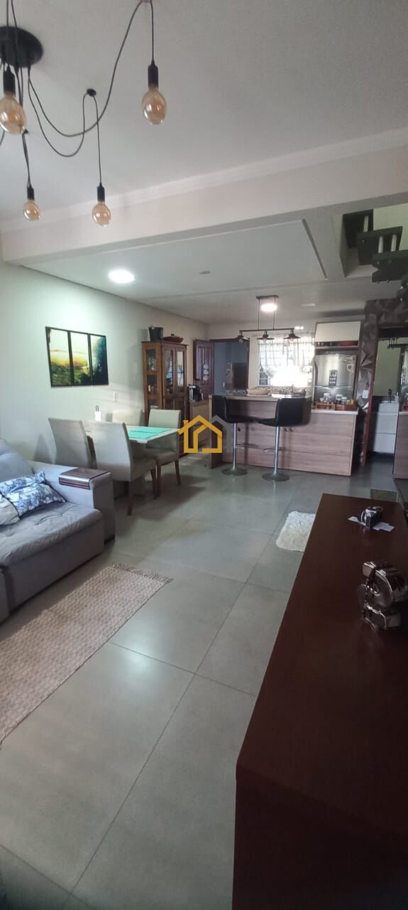 Casa à venda com 2 quartos, 107m² - Foto 4