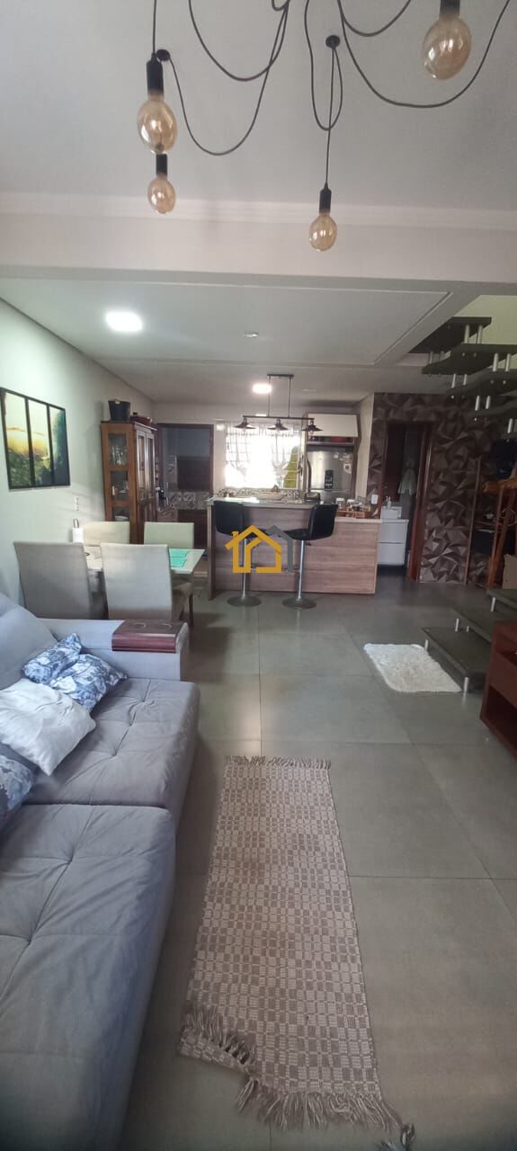 Casa à venda com 2 quartos, 107m² - Foto 2