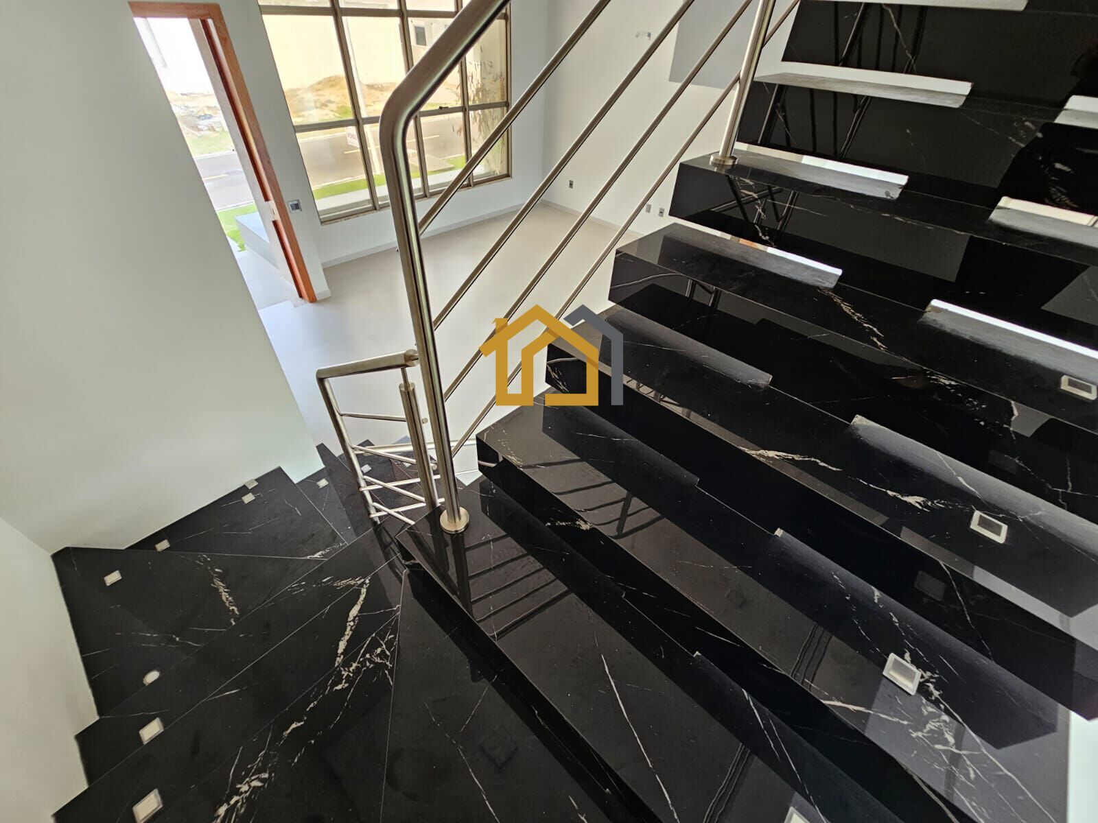 Casa à venda com 4 quartos, 250m² - Foto 16
