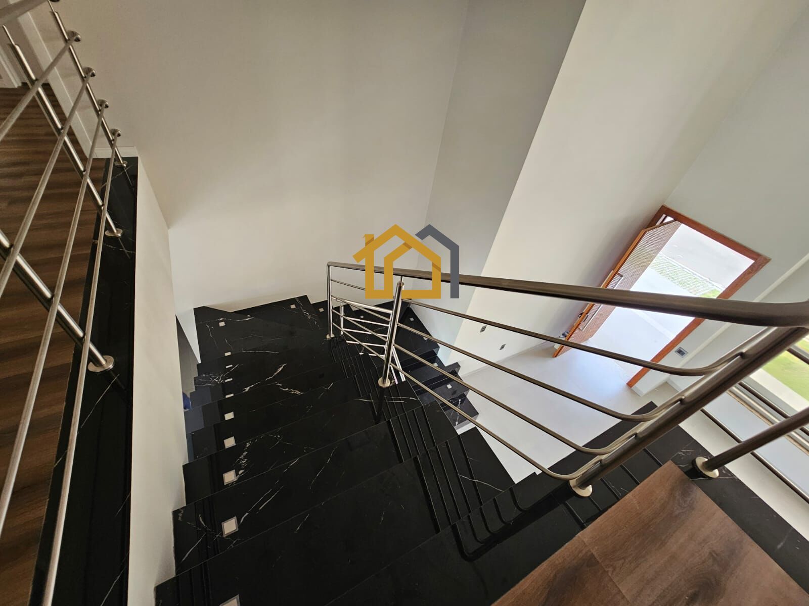 Casa à venda com 4 quartos, 250m² - Foto 18