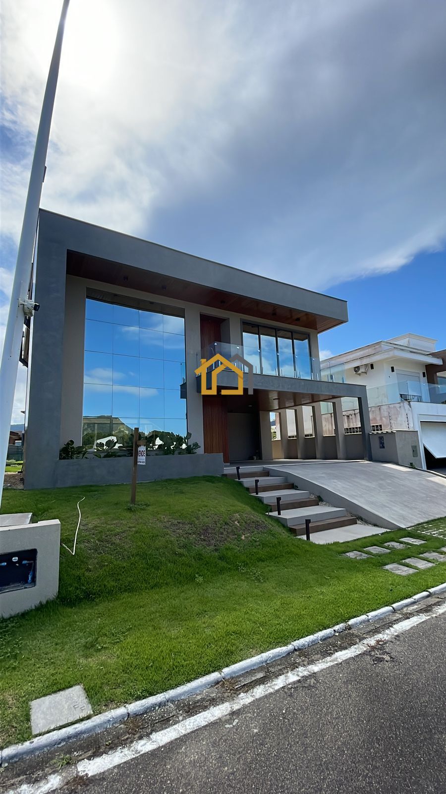 Casa à venda com 4 quartos, 250m² - Foto 2
