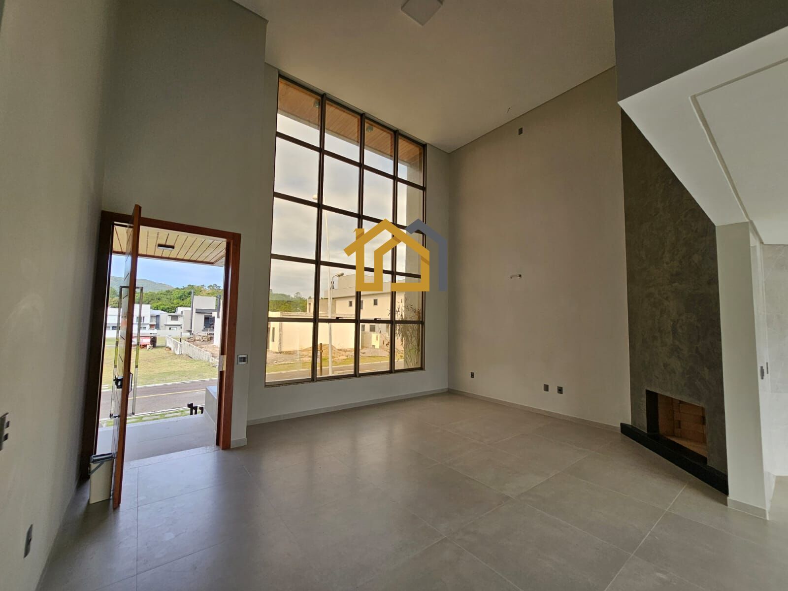 Casa à venda com 4 quartos, 250m² - Foto 3