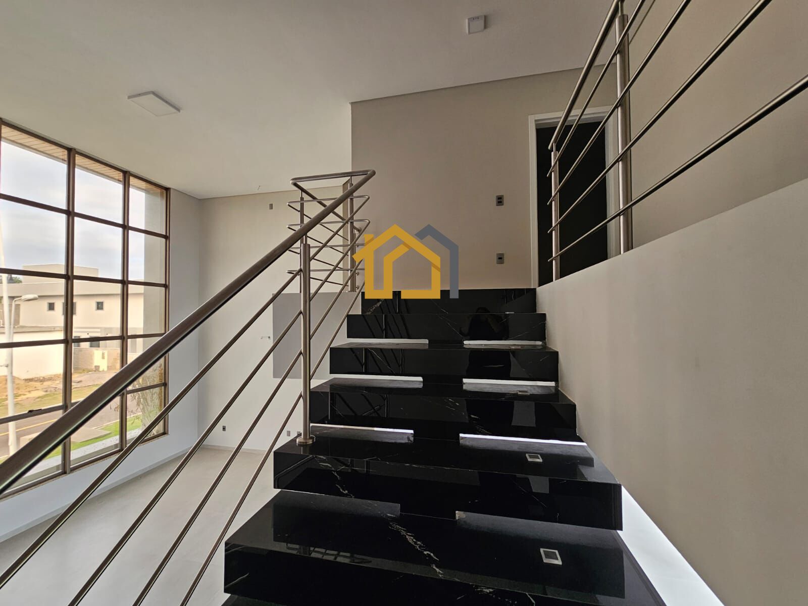 Casa à venda com 4 quartos, 250m² - Foto 17
