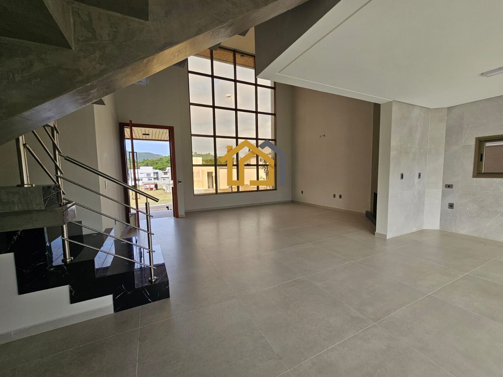 Casa à venda com 4 quartos, 250m² - Foto 5
