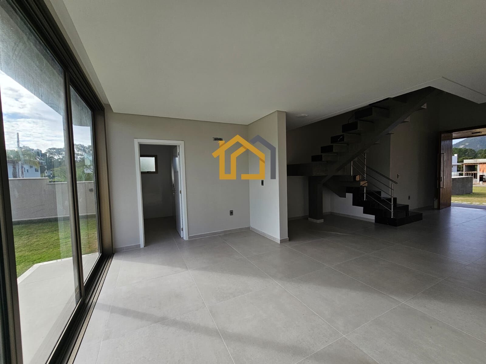 Casa à venda com 4 quartos, 250m² - Foto 13