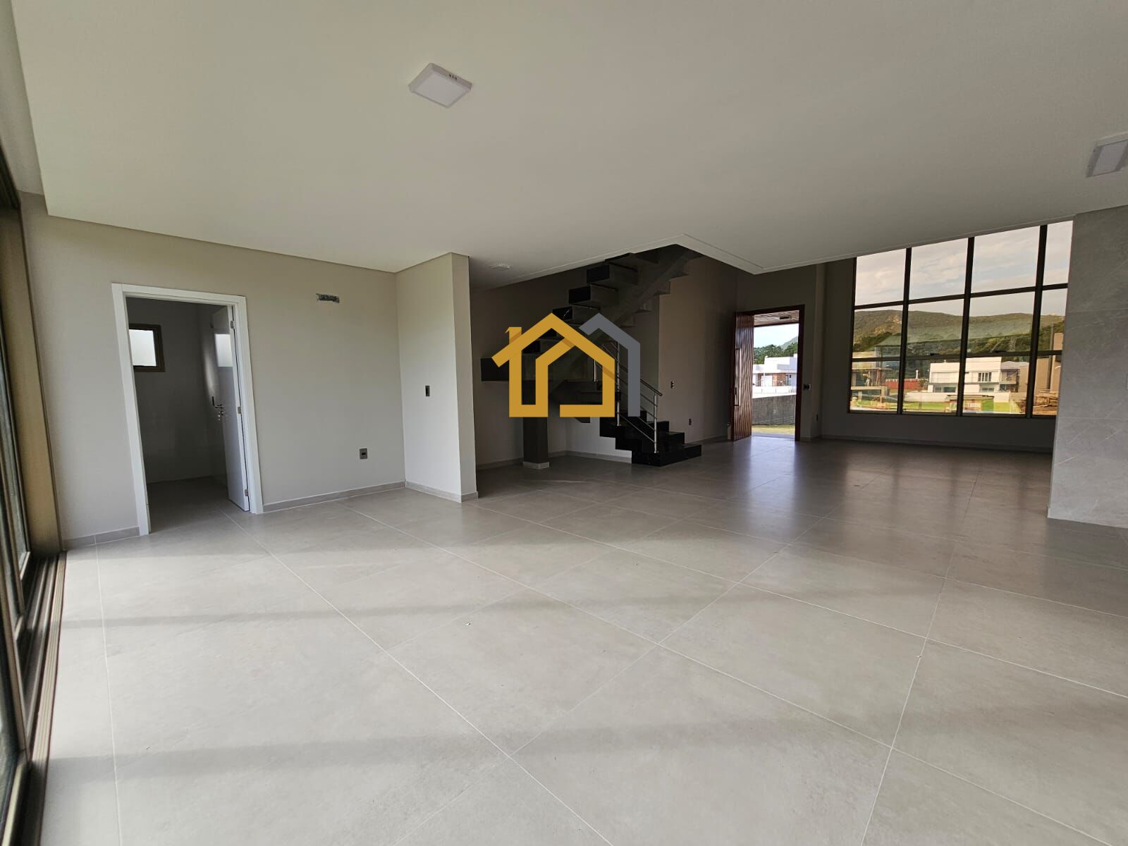 Casa à venda com 4 quartos, 250m² - Foto 8
