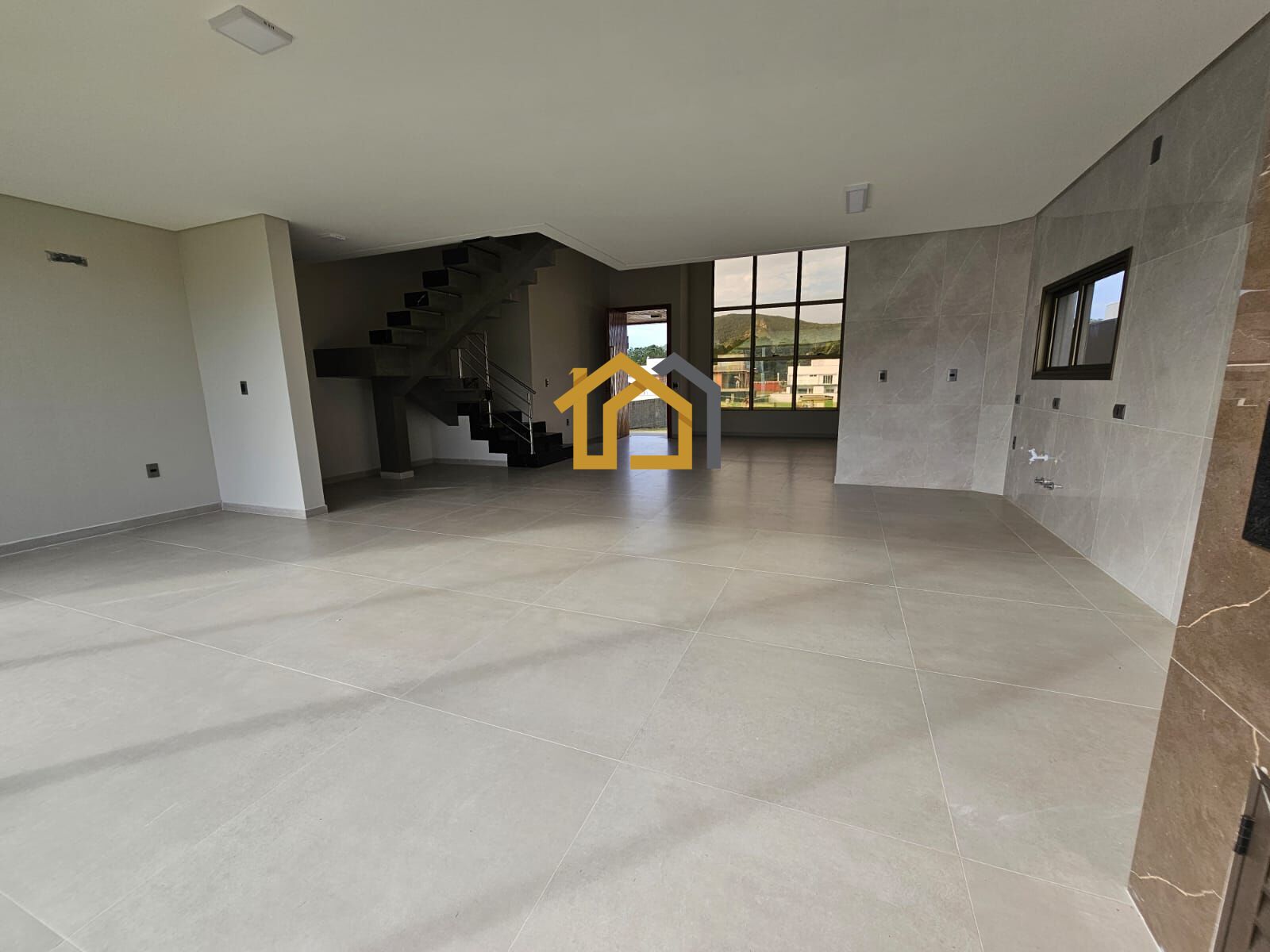 Casa à venda com 4 quartos, 250m² - Foto 12