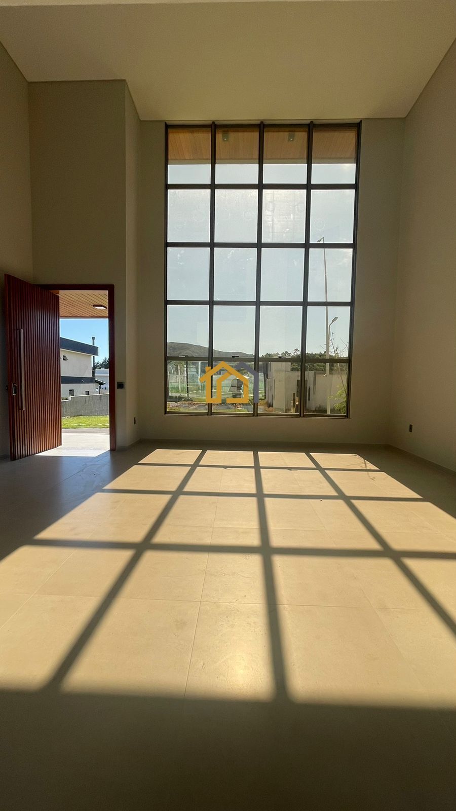 Casa à venda com 4 quartos, 250m² - Foto 4