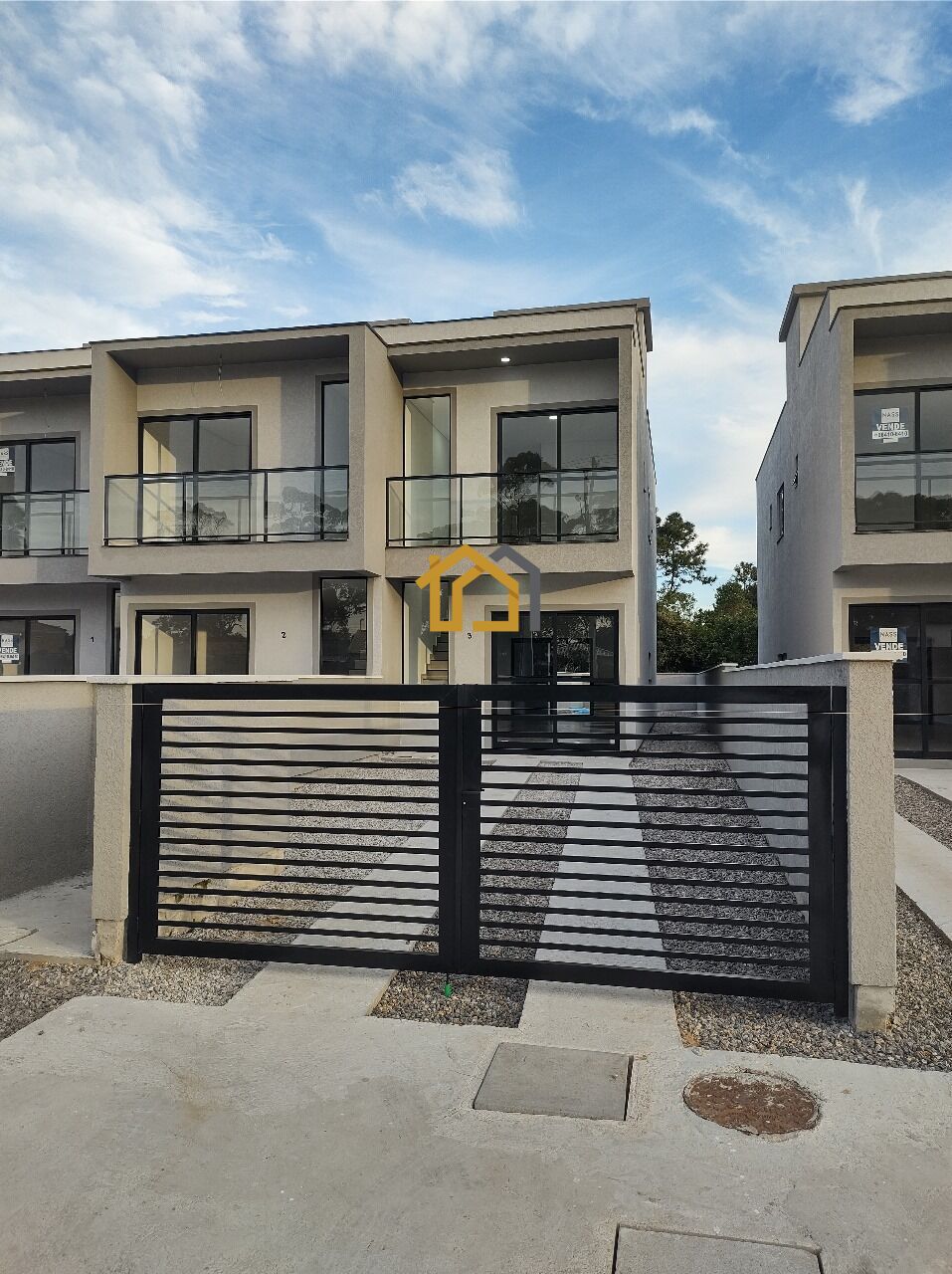Casa à venda com 3 quartos, 120m² - Foto 2