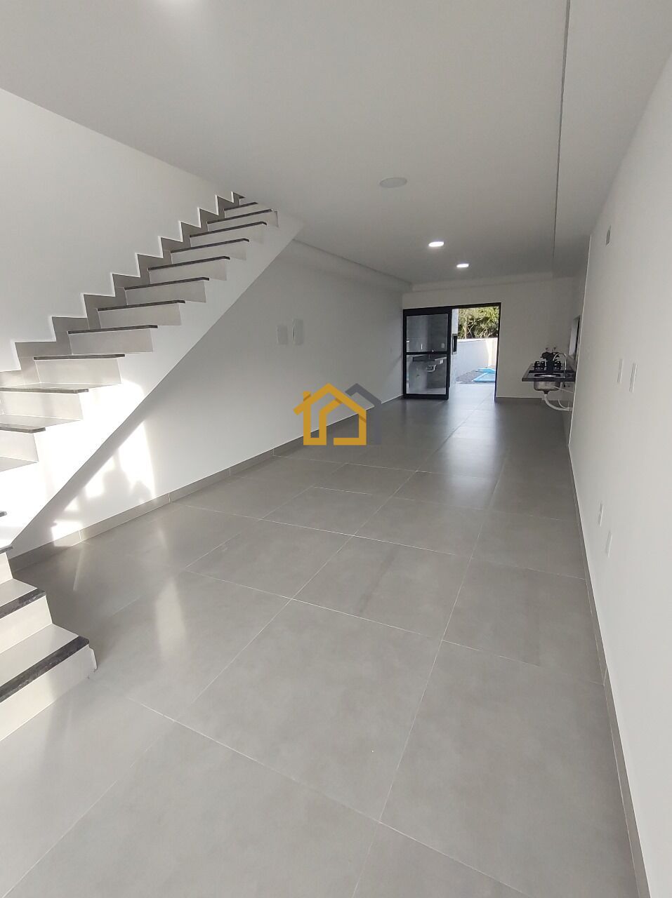 Casa à venda com 3 quartos, 120m² - Foto 3