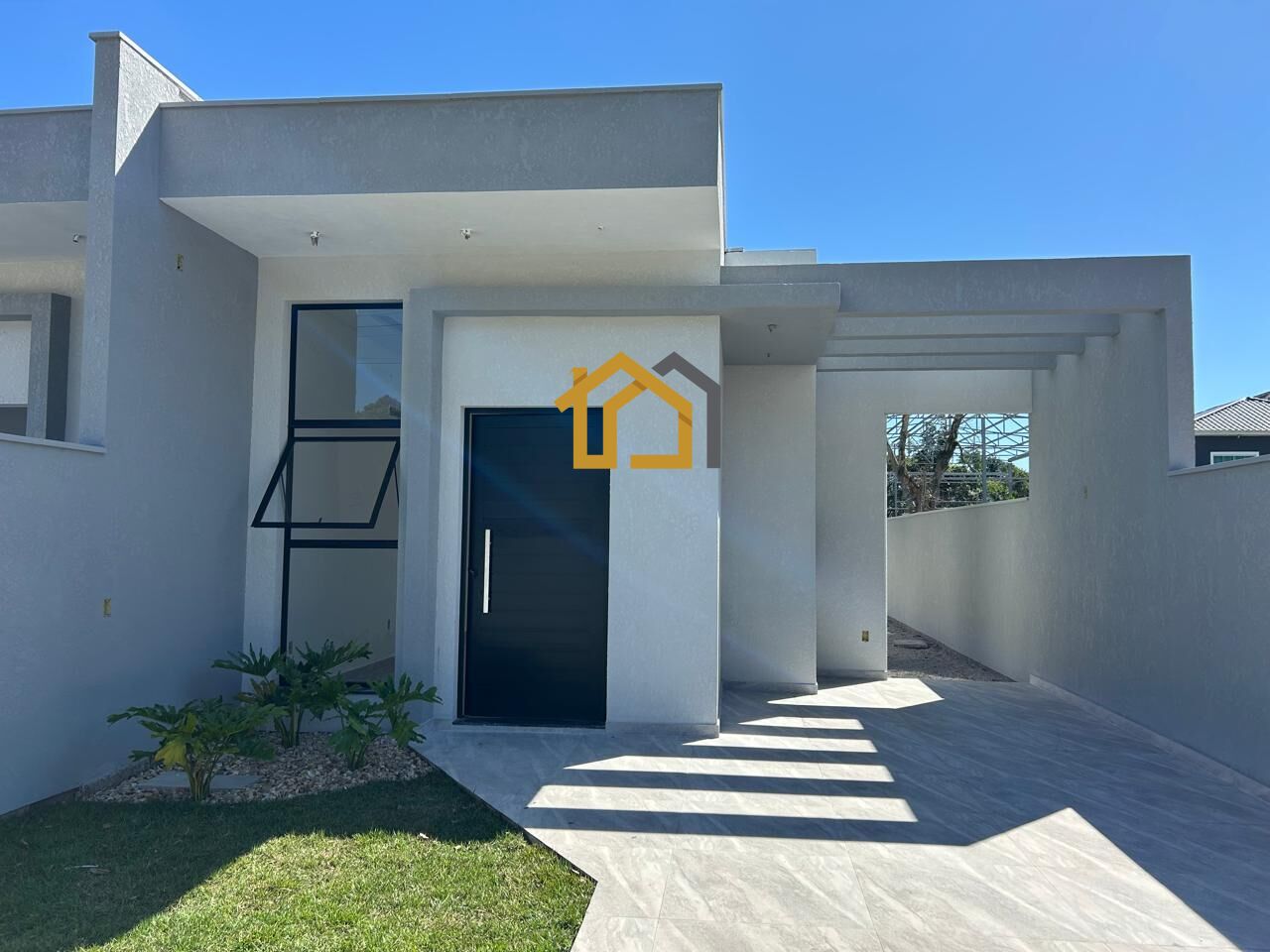 Casa à venda com 3 quartos, 91m² - Foto 1