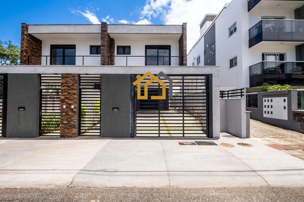 Casa à venda com 3 quartos, 237m² - Foto 1