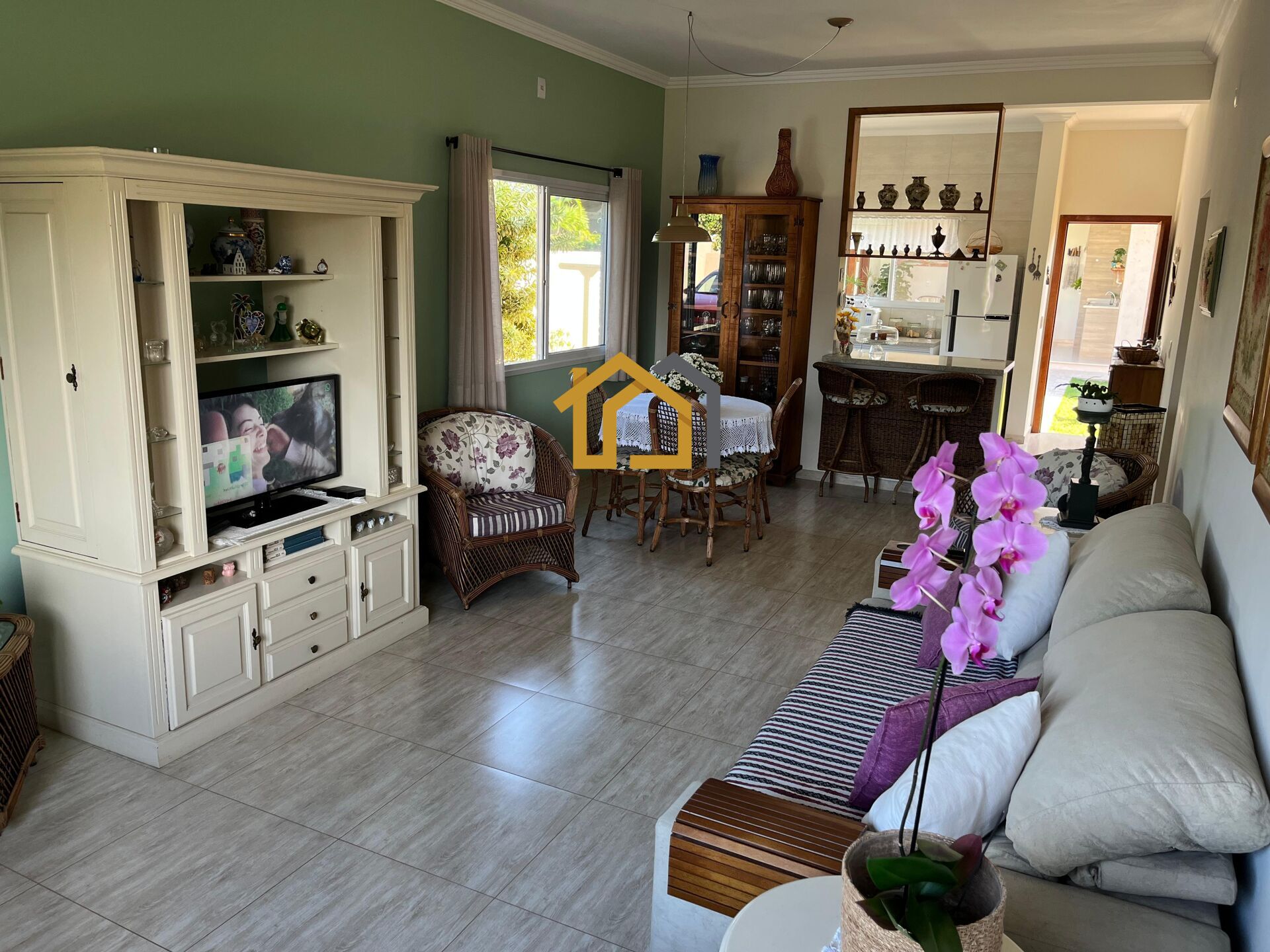 Casa à venda com 3 quartos, 182m² - Foto 2