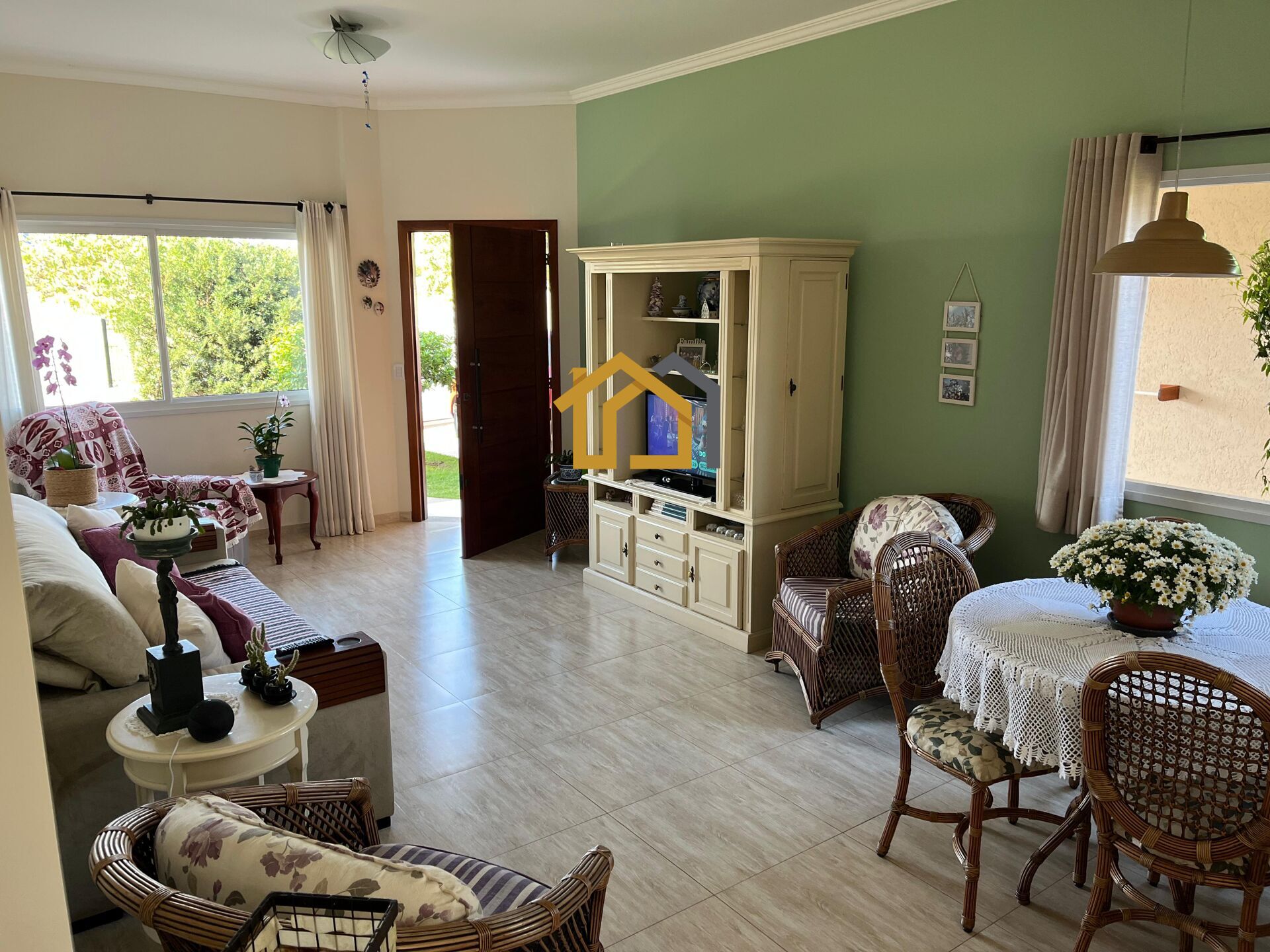 Casa à venda com 3 quartos, 182m² - Foto 3