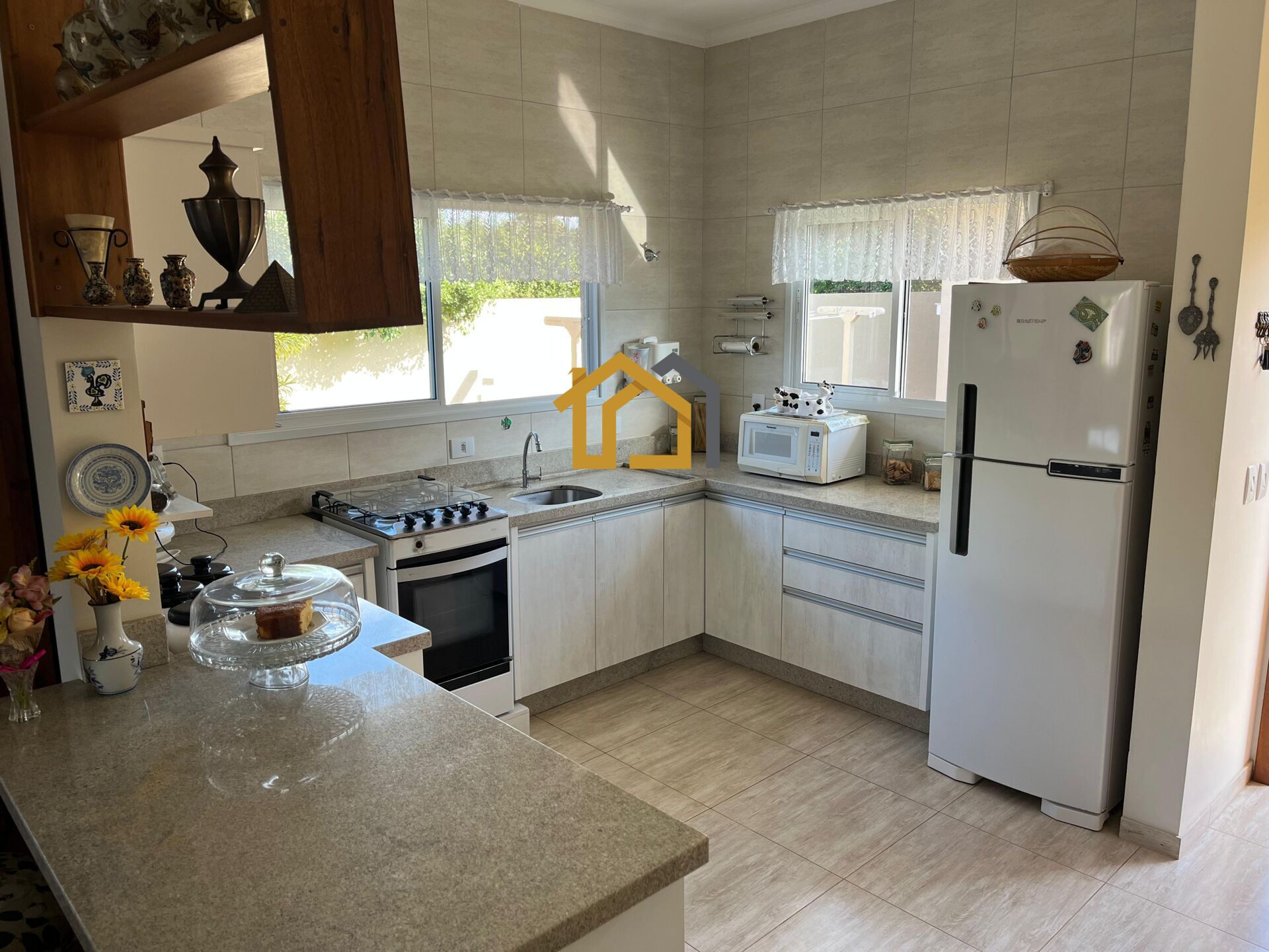 Casa à venda com 3 quartos, 182m² - Foto 8