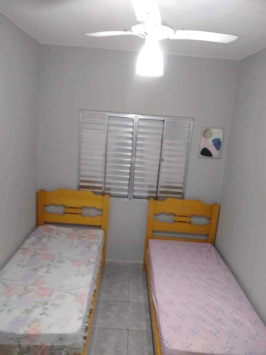 Casa para alugar com 3 quartos, 50m² - Foto 2