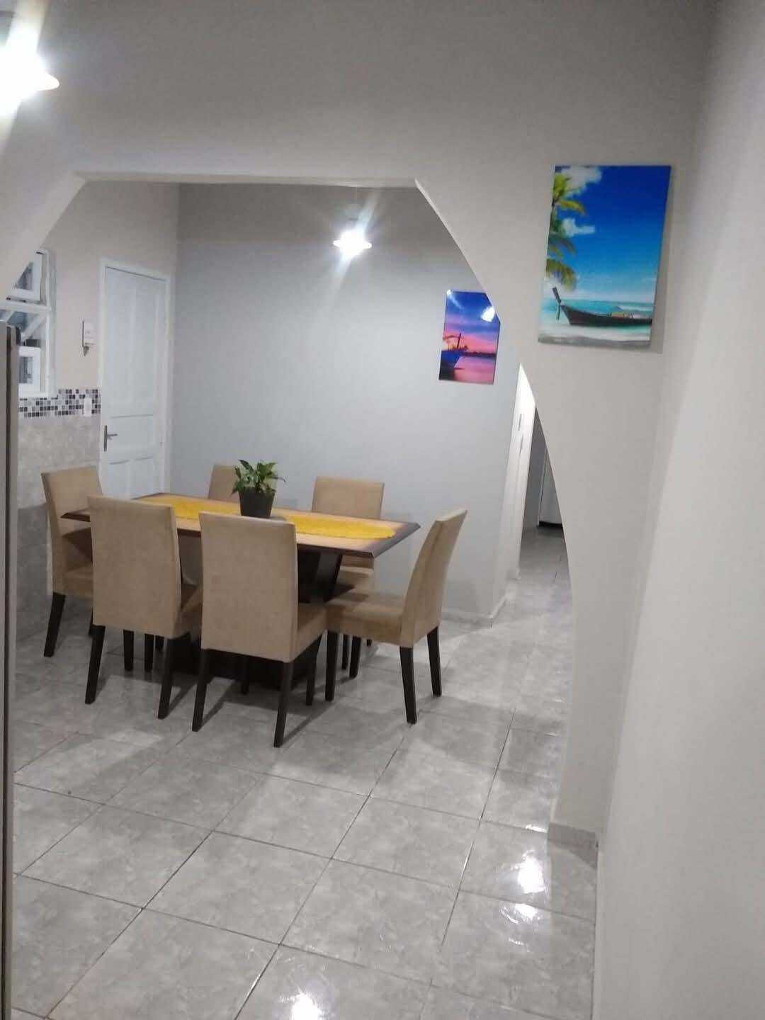 Casa para alugar com 3 quartos, 50m² - Foto 1