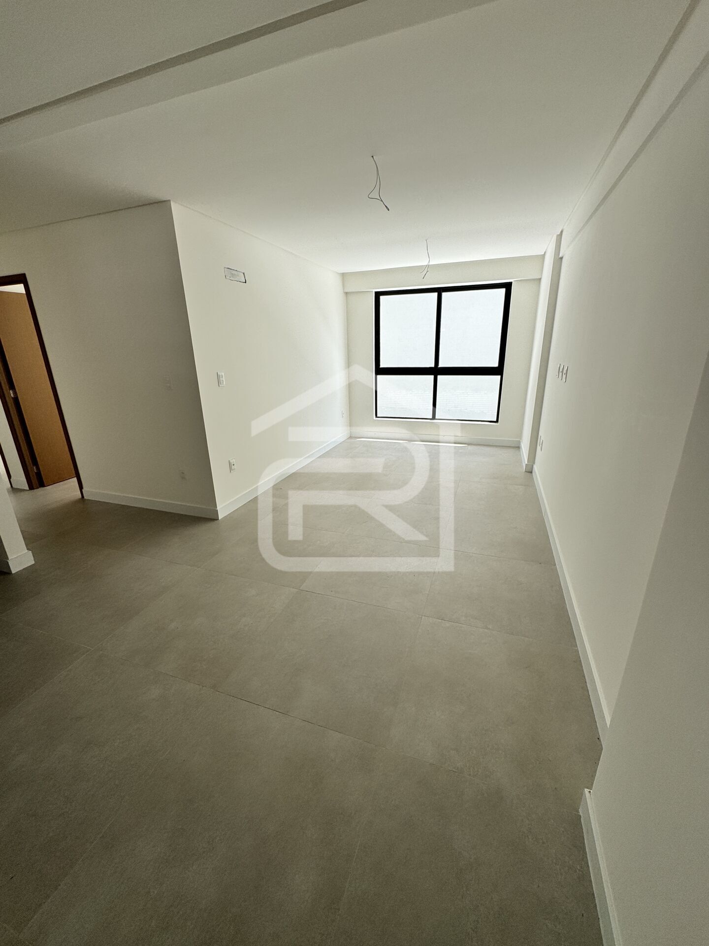 Apartamento à venda com 3 quartos, 77m² - Foto 2