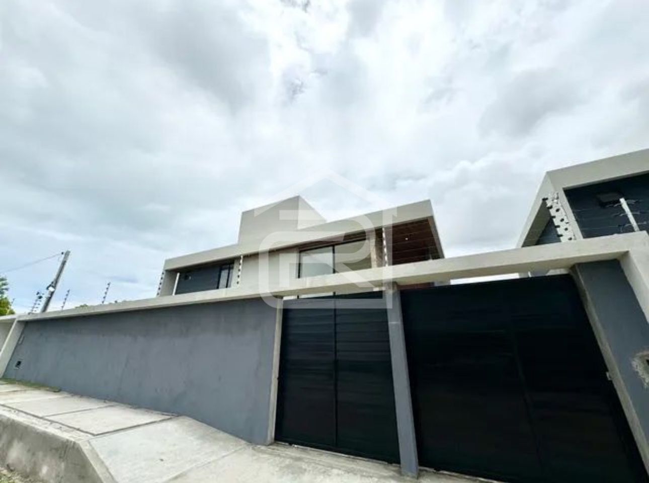 Casa à venda com 4 quartos, 168m² - Foto 2