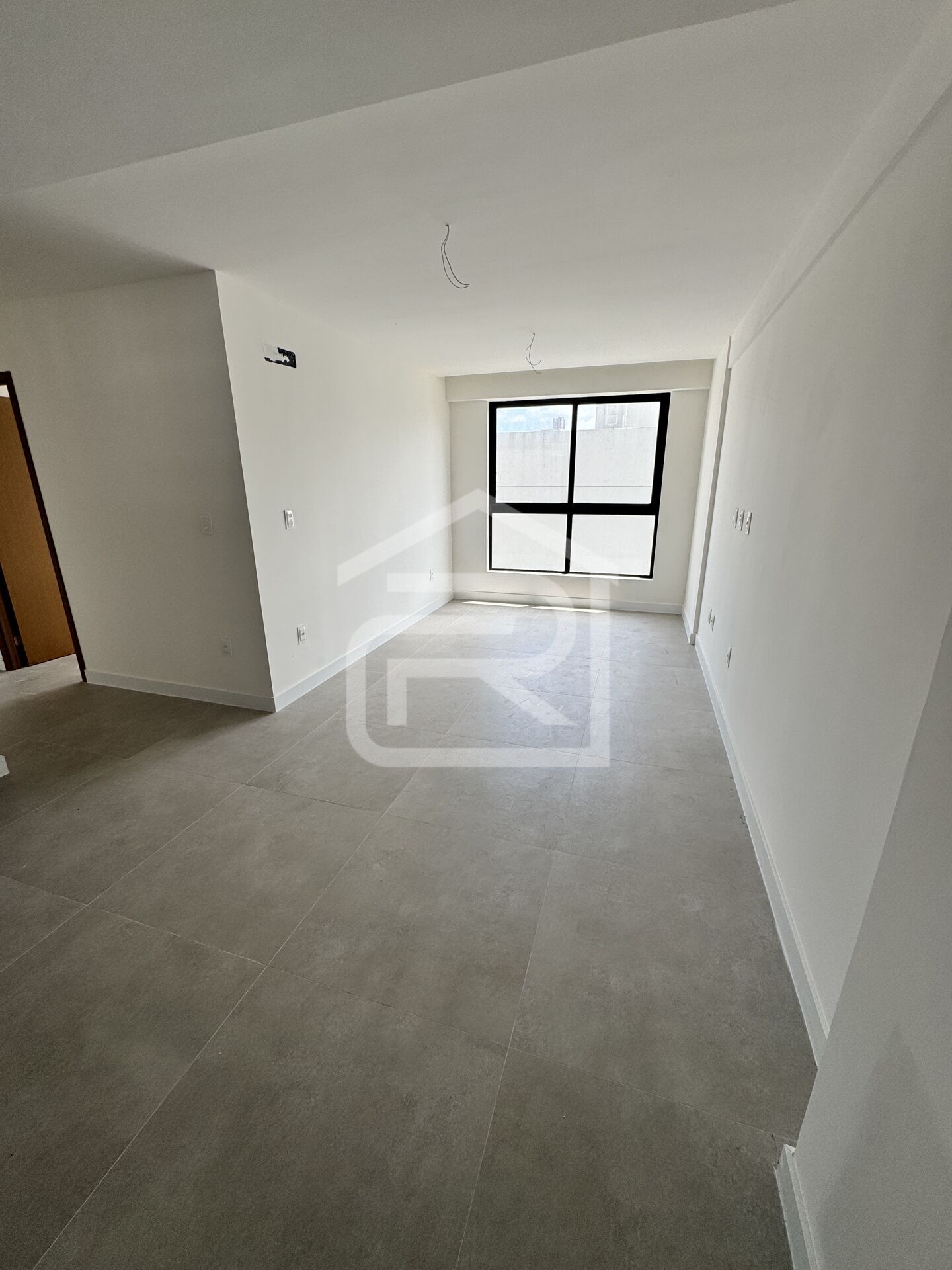 Apartamento à venda com 3 quartos, 77m² - Foto 2