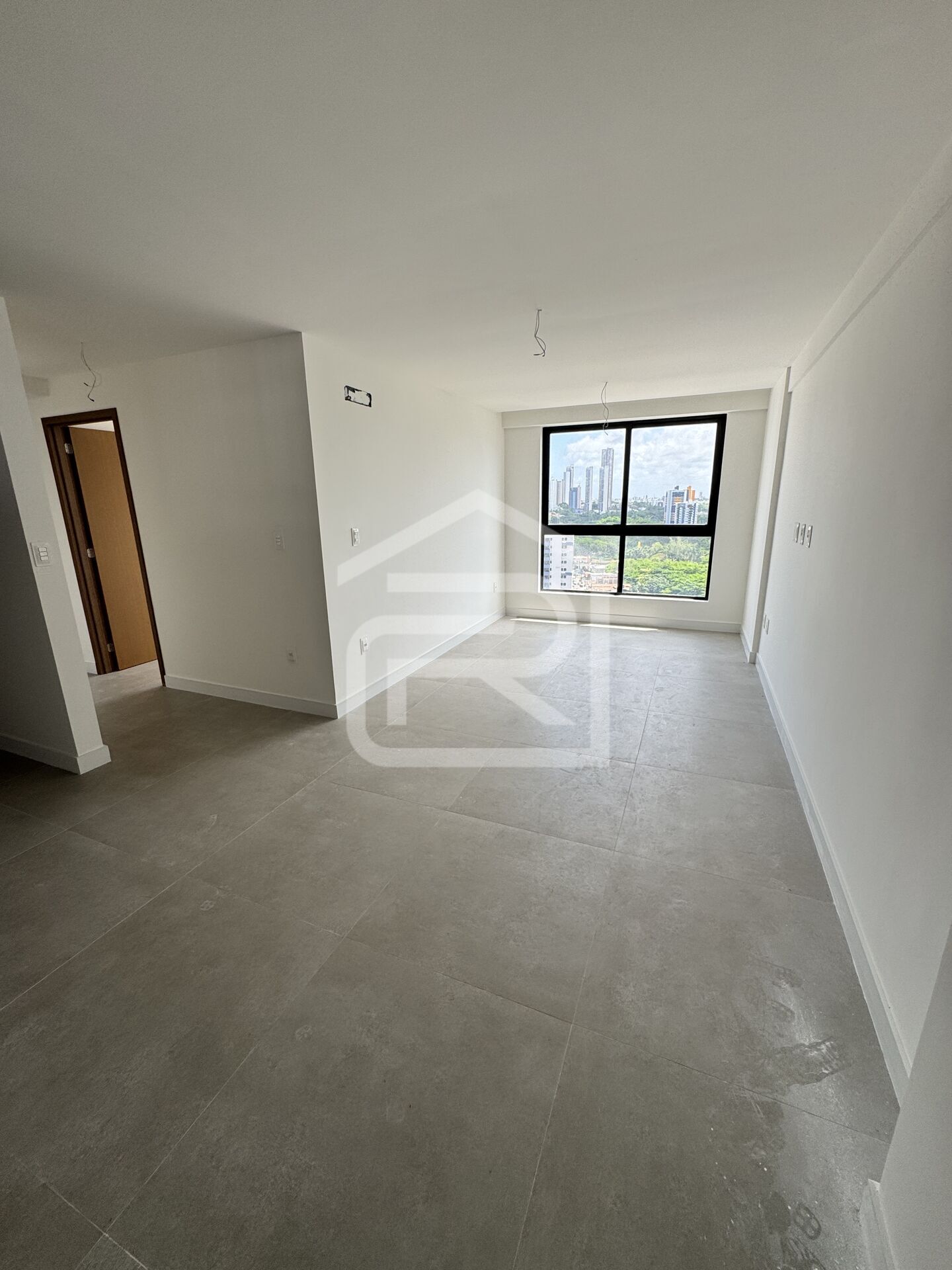 Apartamento à venda com 3 quartos, 77m² - Foto 2