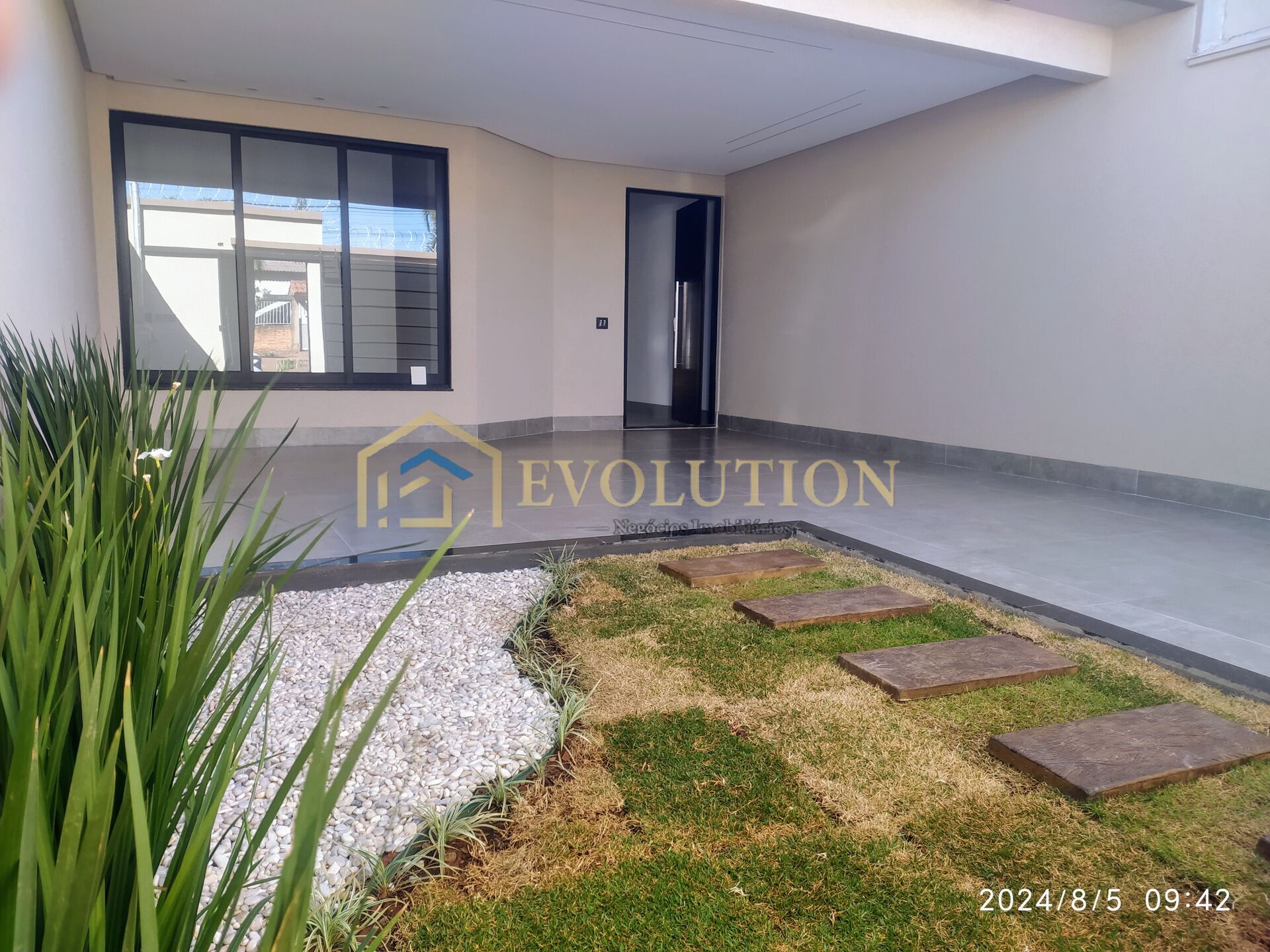 Casa à venda com 3 quartos, 152m² - Foto 1