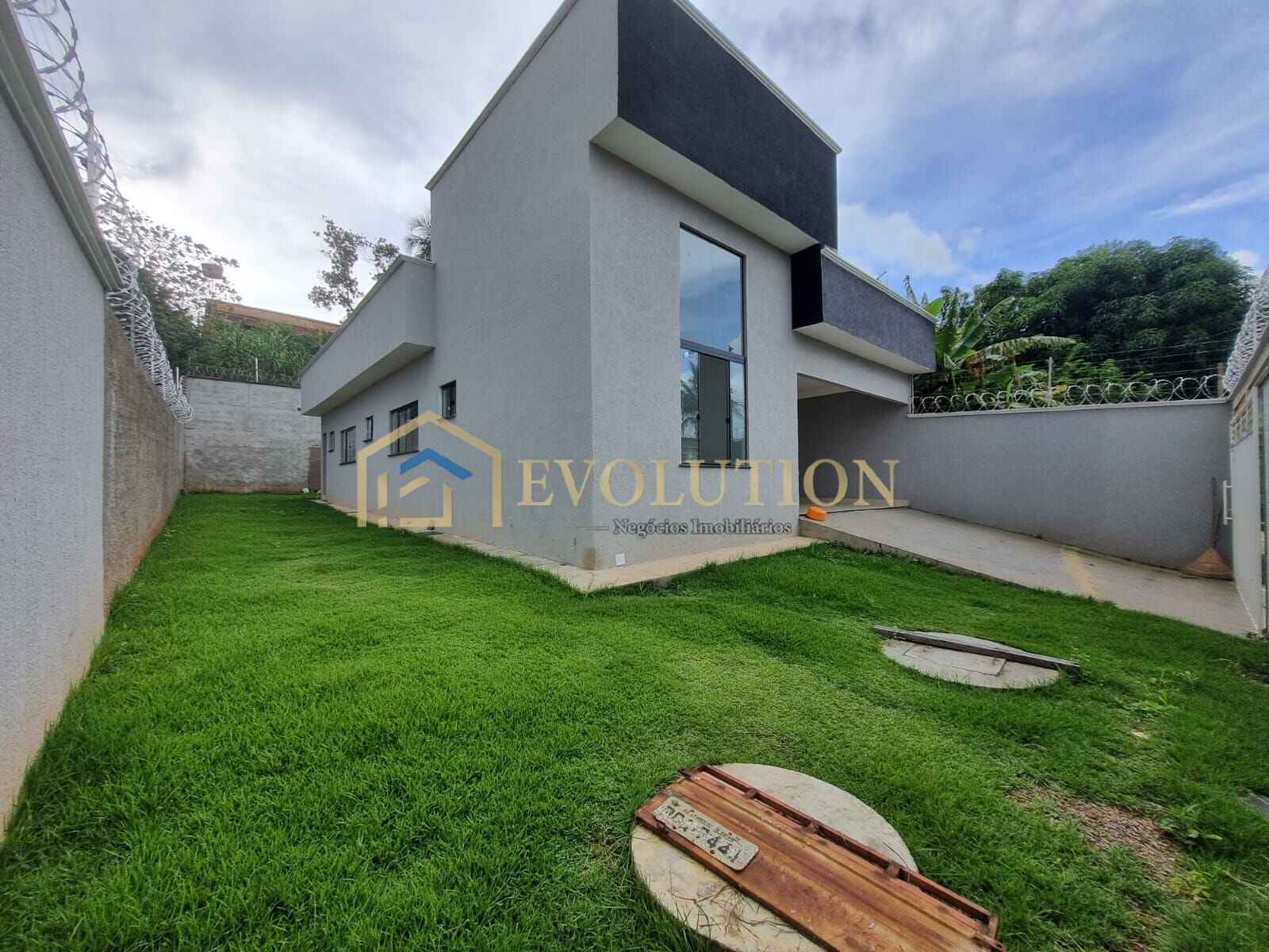 Casa à venda com 3 quartos, 137m² - Foto 2