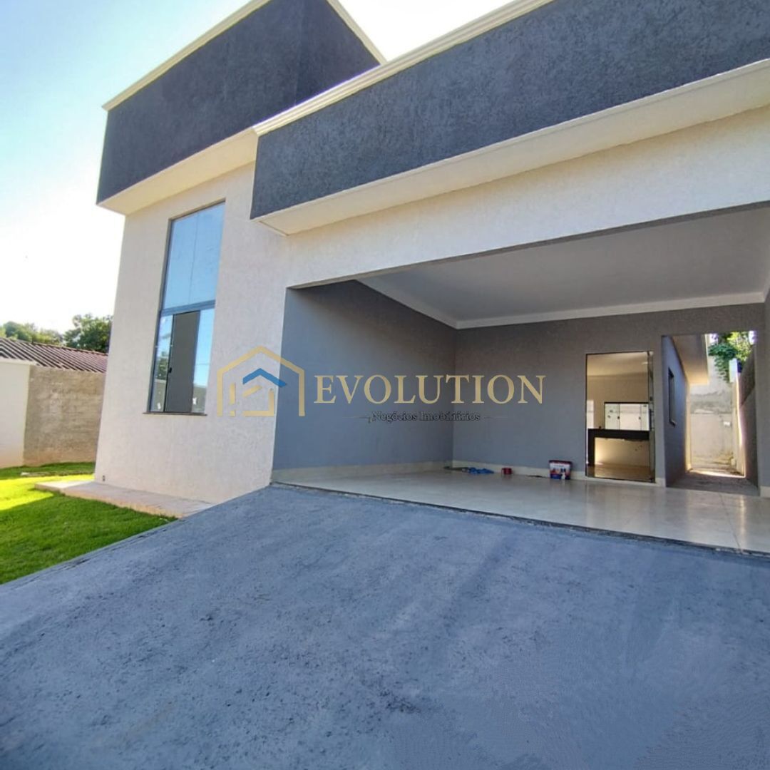 Casa à venda com 3 quartos, 137m² - Foto 1