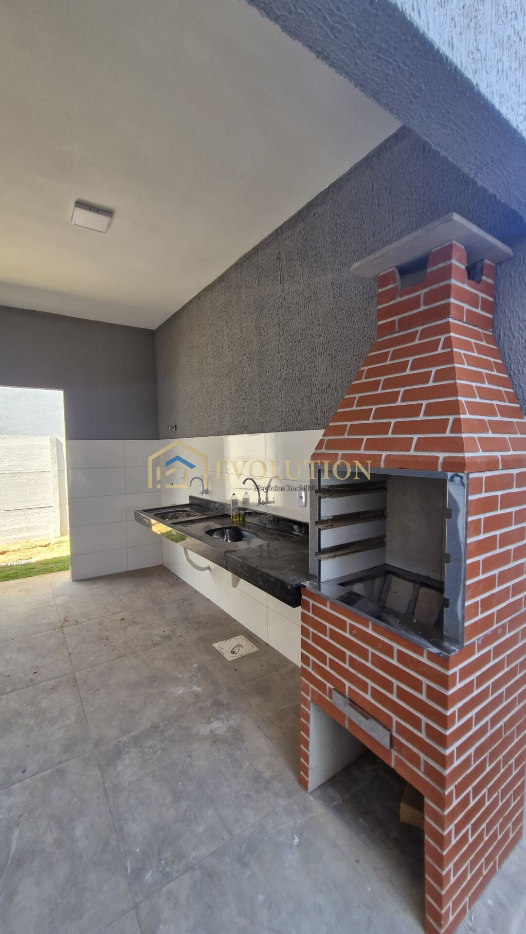 Casa à venda com 3 quartos, 110m² - Foto 1