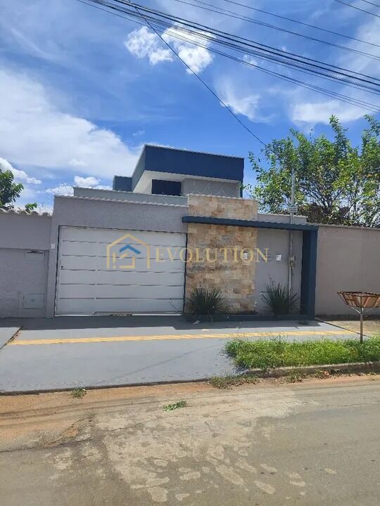 Casa à venda com 3 quartos, 80m² - Foto 1