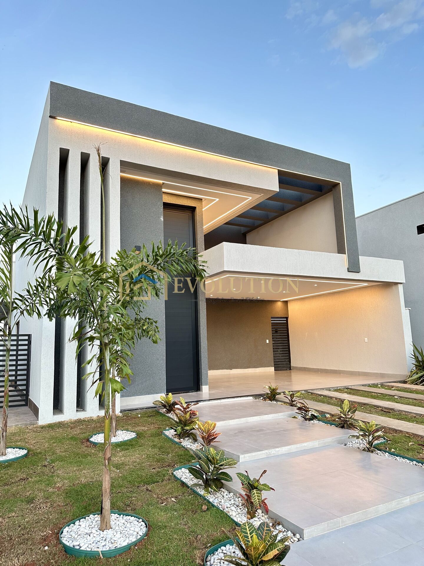 Casa à venda com 3 quartos, 175m² - Foto 1