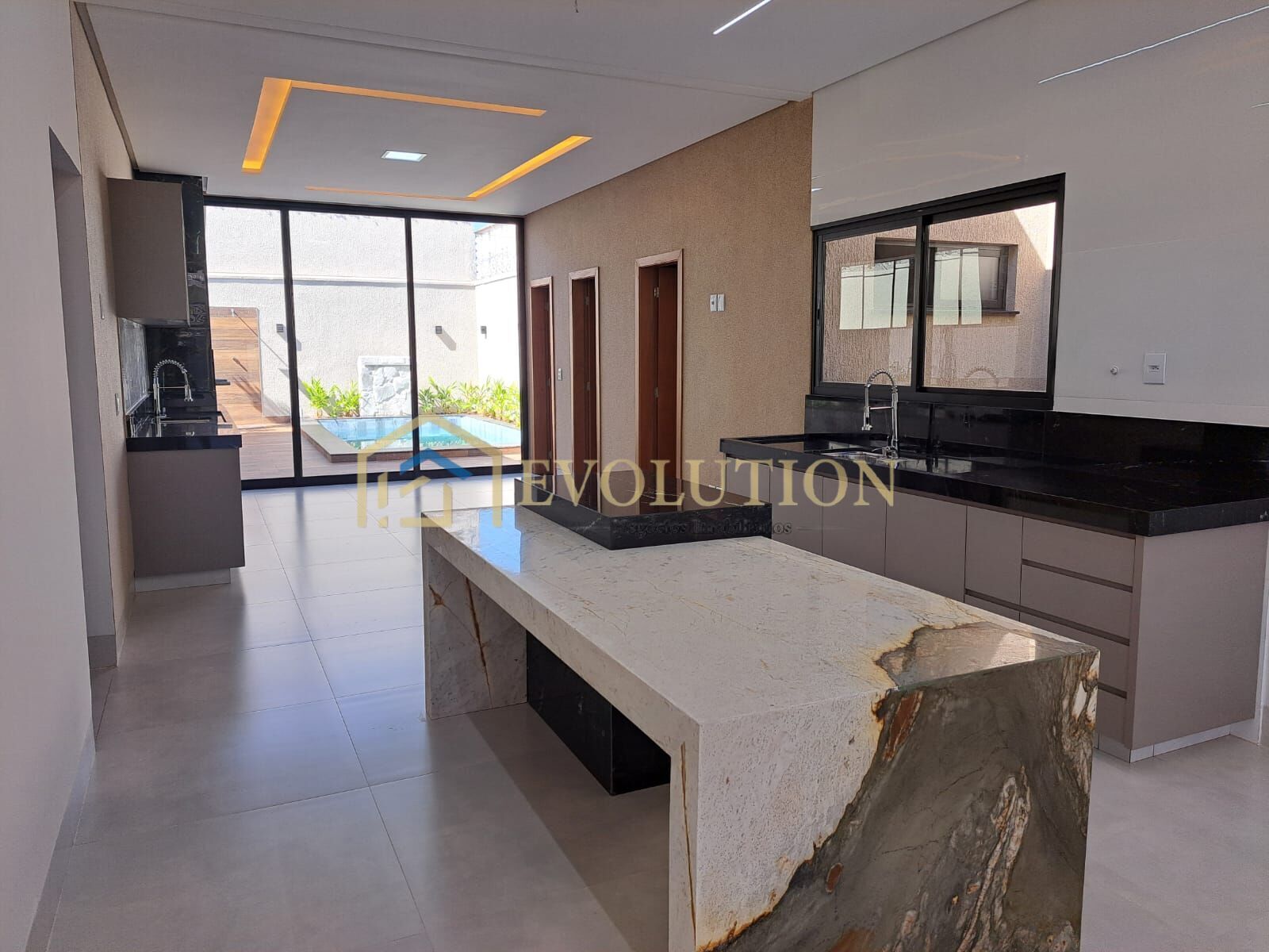 Casa à venda com 3 quartos, 180m² - Foto 14