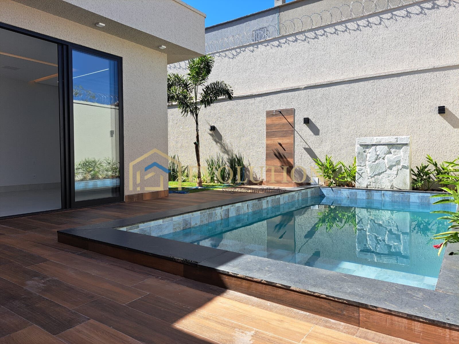 Casa à venda com 3 quartos, 180m² - Foto 1