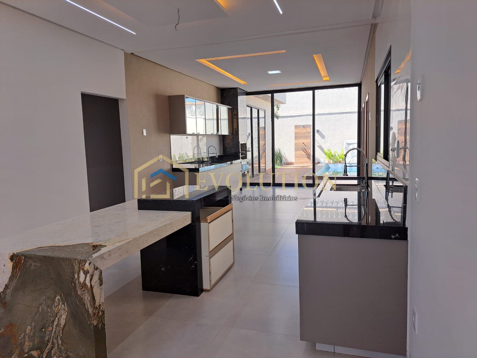 Casa à venda com 3 quartos, 180m² - Foto 10