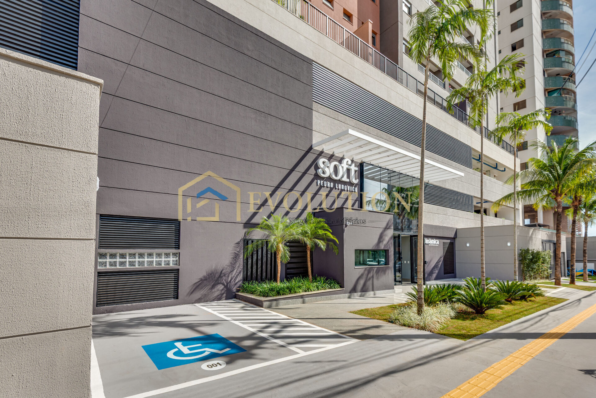 Apartamento à venda com 2 quartos, 65m² - Foto 2