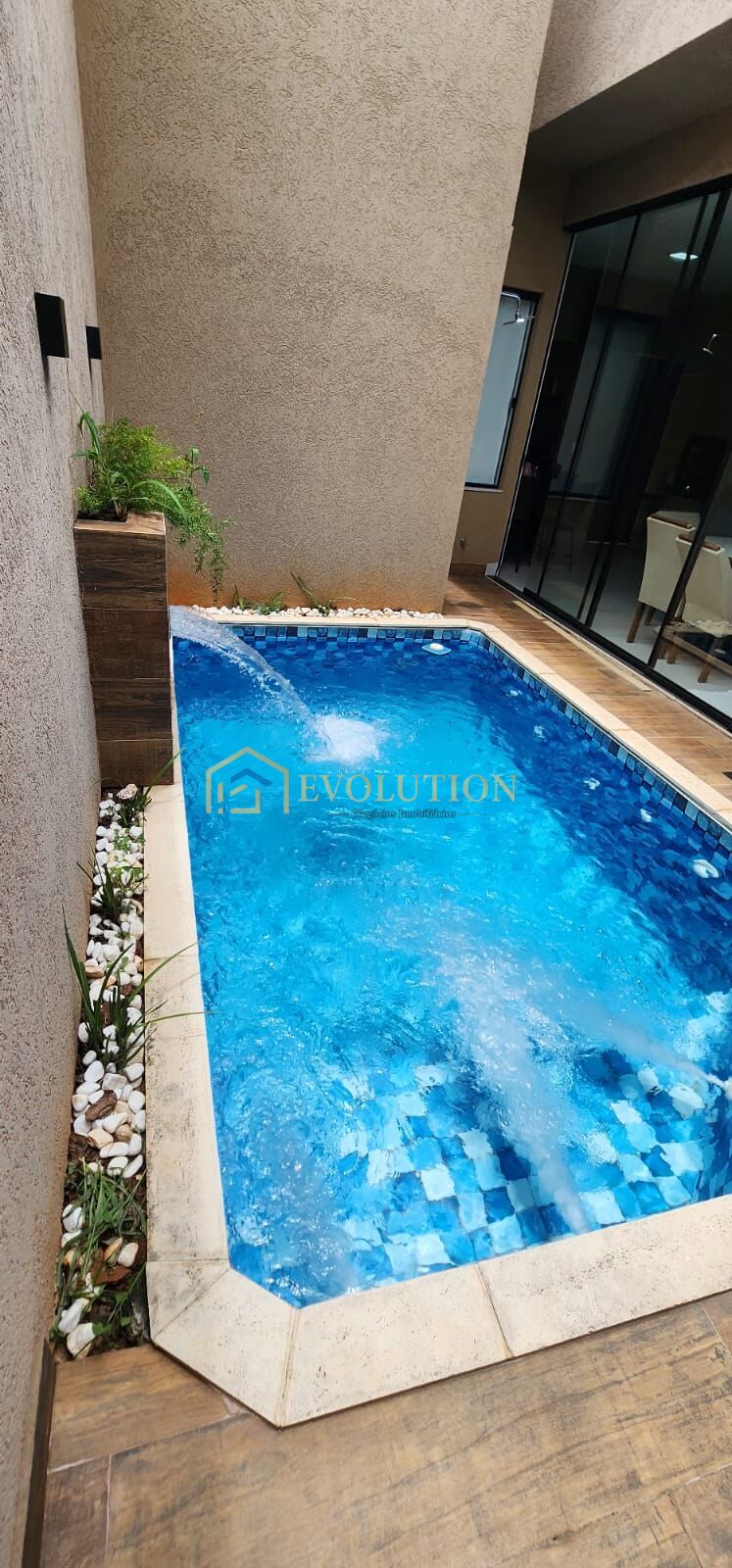 Casa à venda com 3 quartos, 210m² - Foto 2