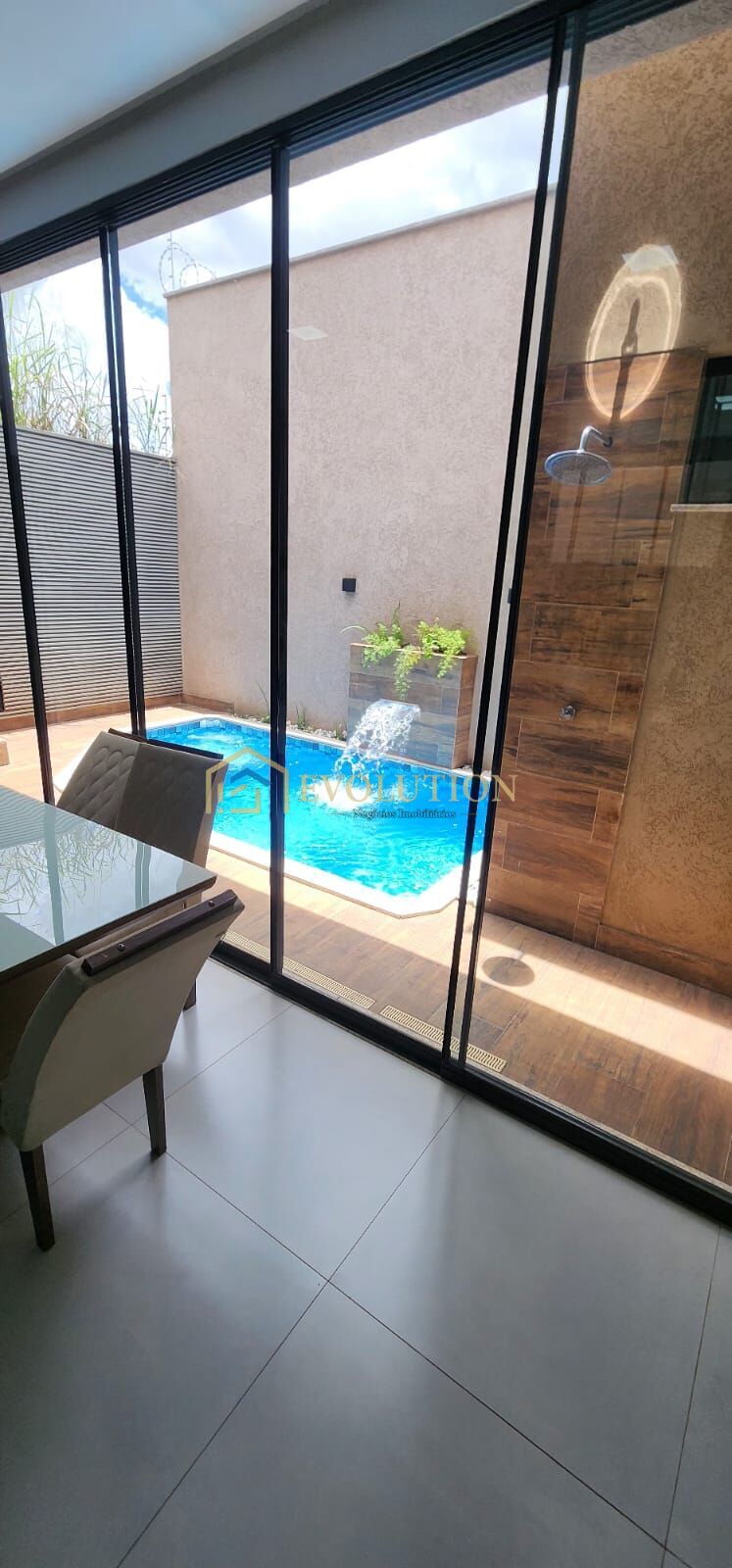 Casa à venda com 3 quartos, 210m² - Foto 3