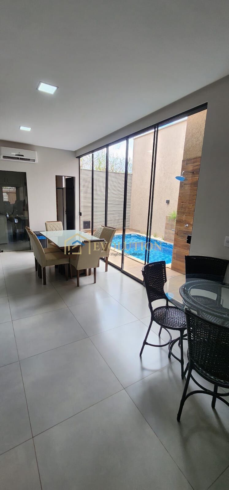 Casa à venda com 3 quartos, 210m² - Foto 4