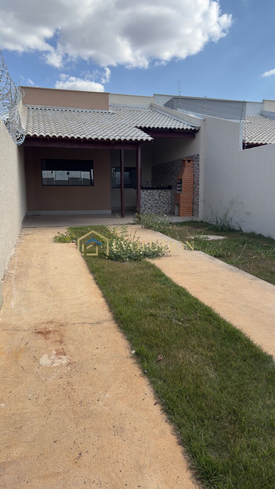 Casa à venda com 2 quartos, 102m² - Foto 1