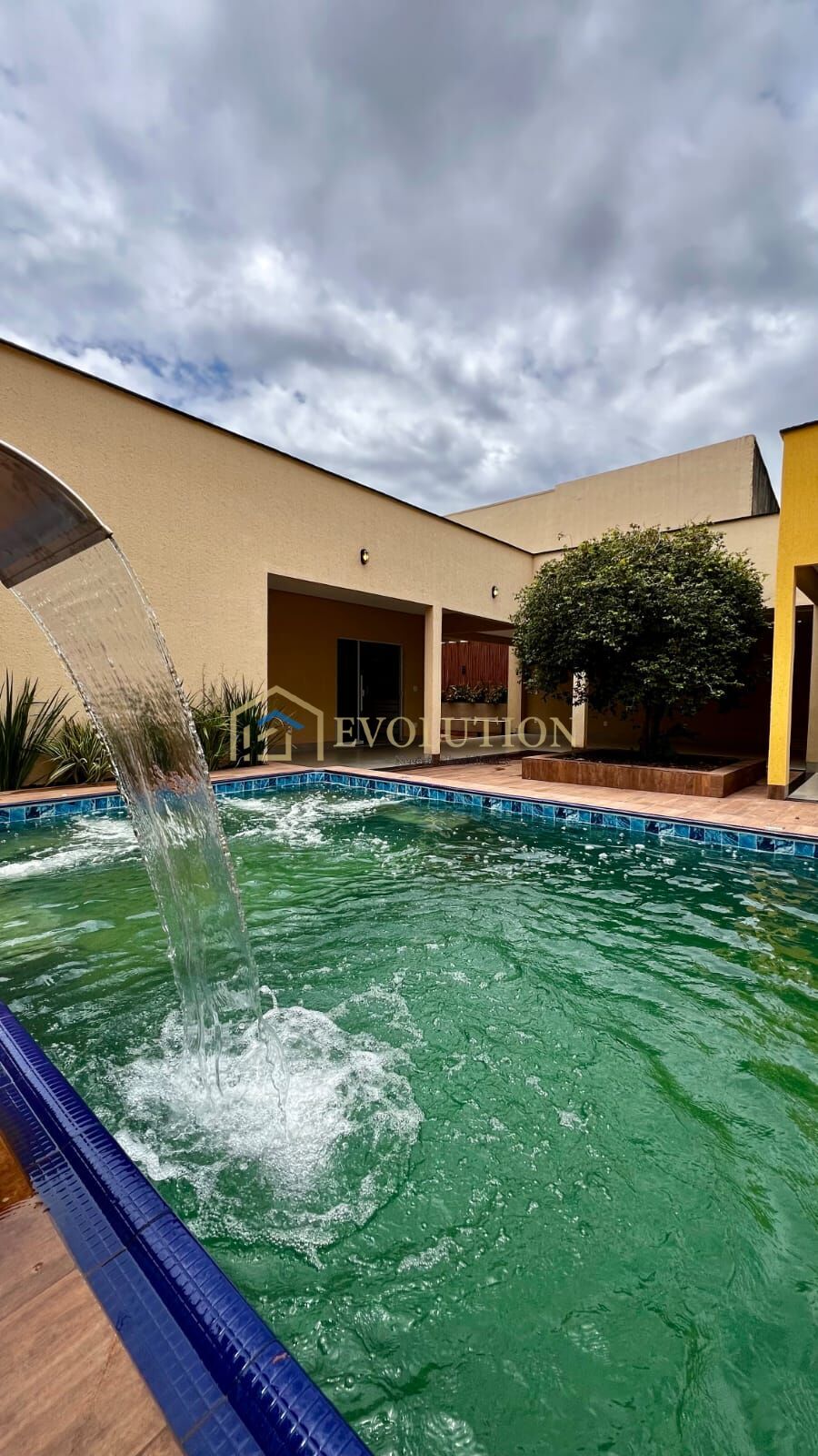 Casa à venda com 3 quartos, 268m² - Foto 3