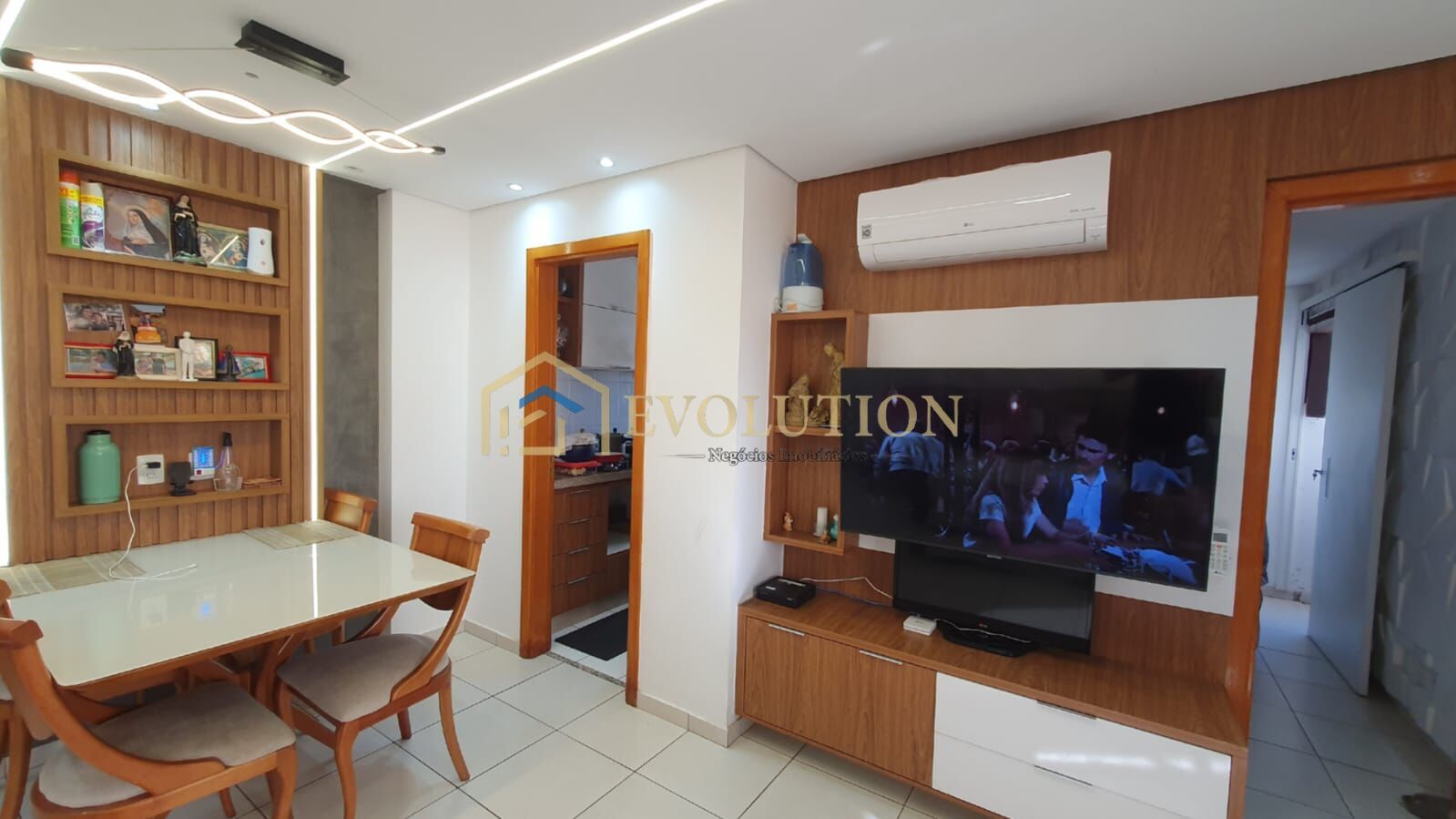 Apartamento à venda com 2 quartos, 63m² - Foto 2