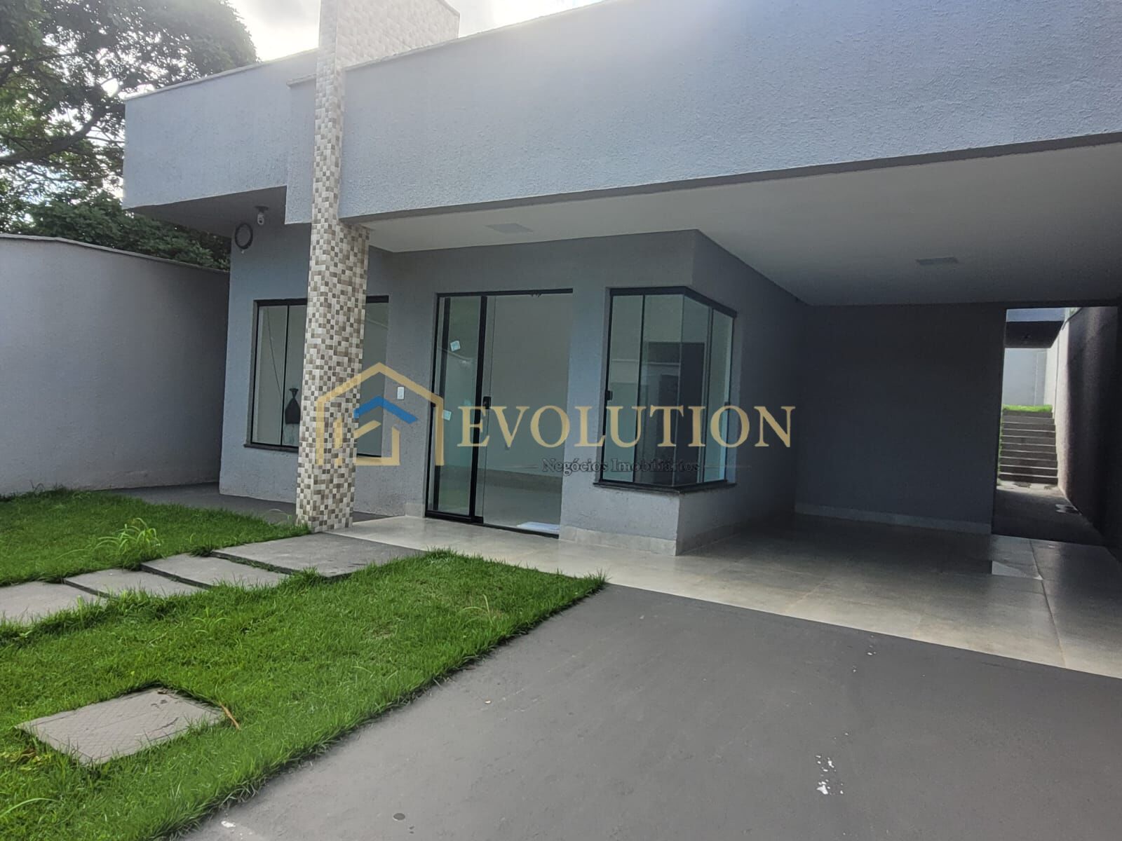 Casa à venda com 3 quartos, 110m² - Foto 1