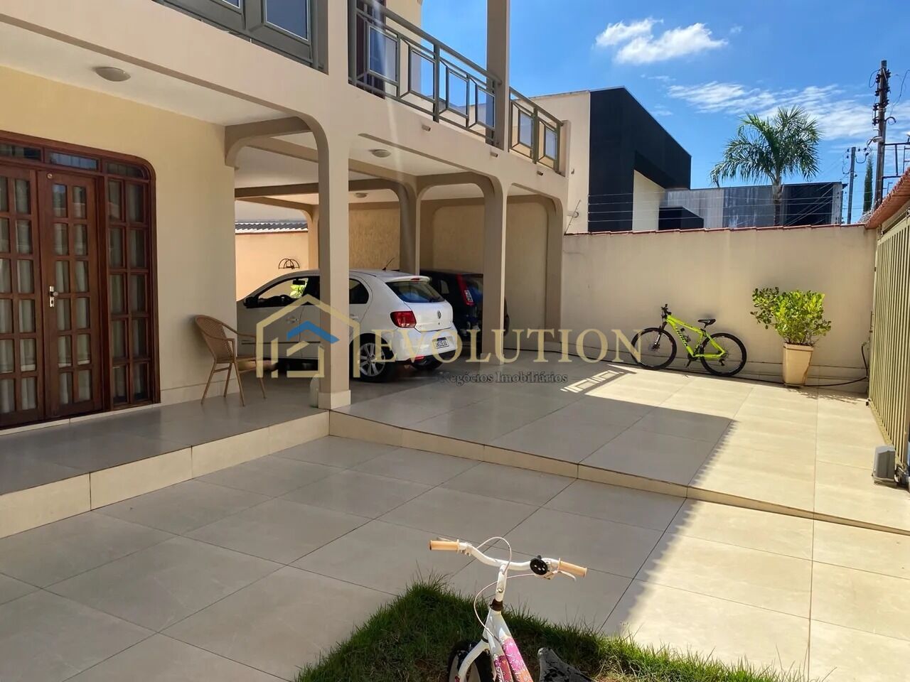 Casa à venda com 4 quartos, 314m² - Foto 2
