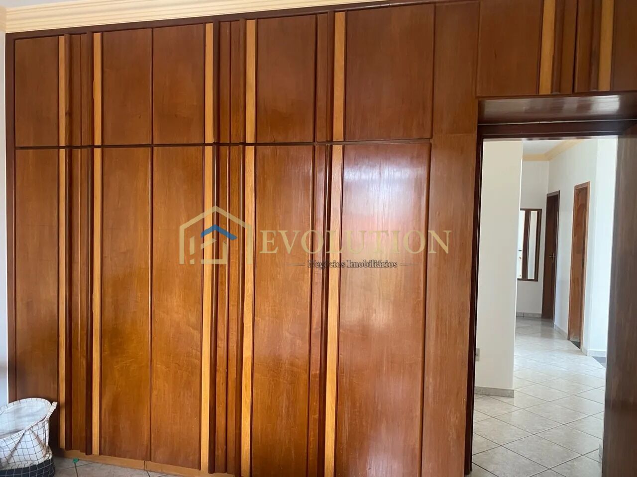 Casa à venda com 4 quartos, 314m² - Foto 11
